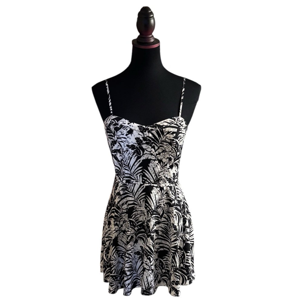 NWT American Eagle Outfitters Black and White Palm Printed Dress